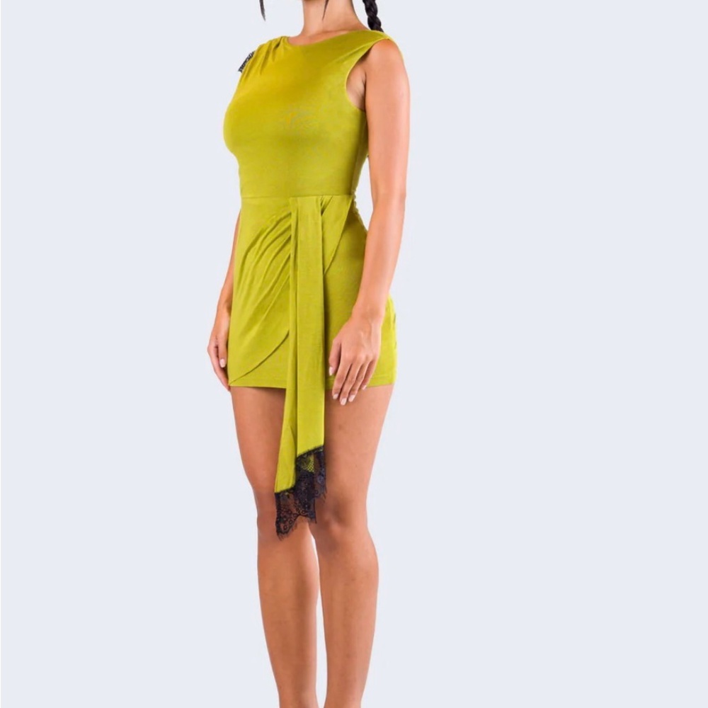 Finesse Yellow Mini Dress with Black Lace Accent - Picture 4 of 5